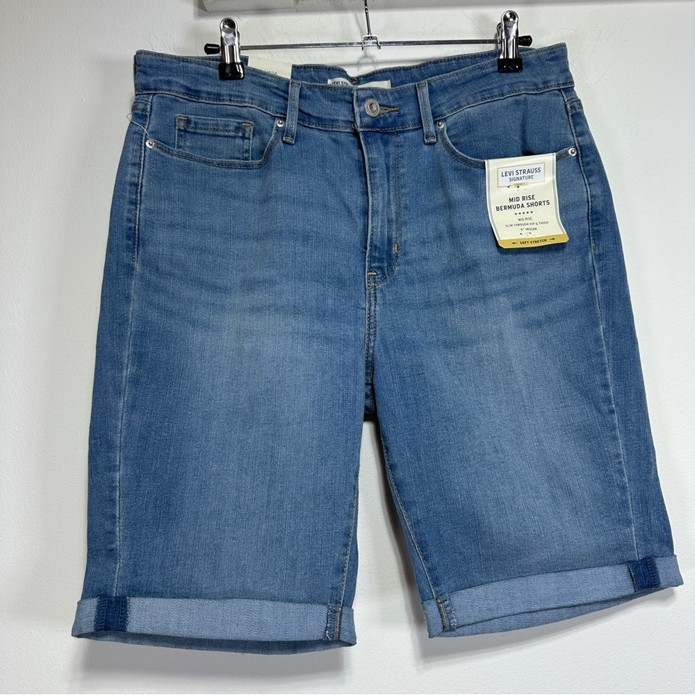 Levi Strauss Signature Bermuda Denim Shorts Light Wash Mid Rise Size 10